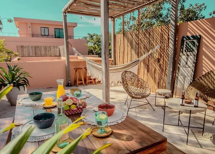 The Savia House - Rooftop & Gym Сasa de vacaciones